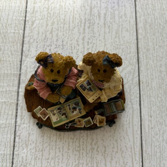 The Boyds Collection Vintage Jen and Michelle Scrapbook Friends Figurine - Picture 2 of 10